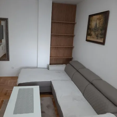 Dora Deluxe Apartment