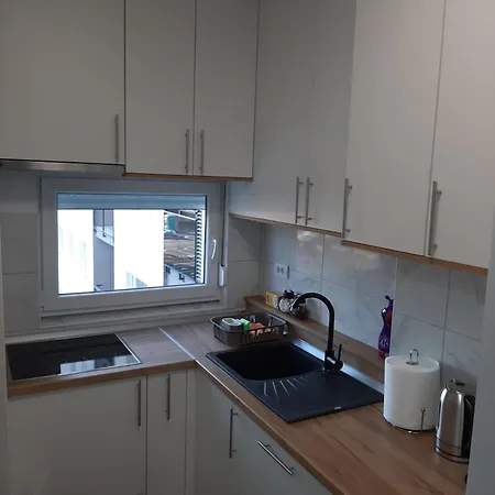 Dora Deluxe Apartment *