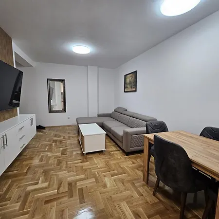 Dora Deluxe Apartment *