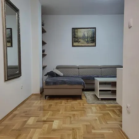Dora Deluxe Apartment